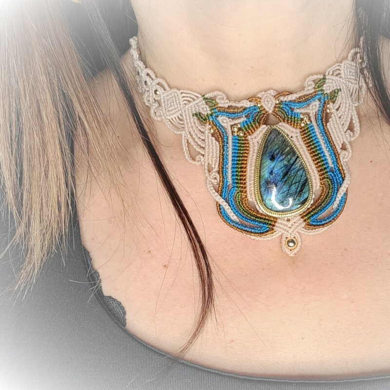 Collier micro-macramé et labradorite "Khéops"