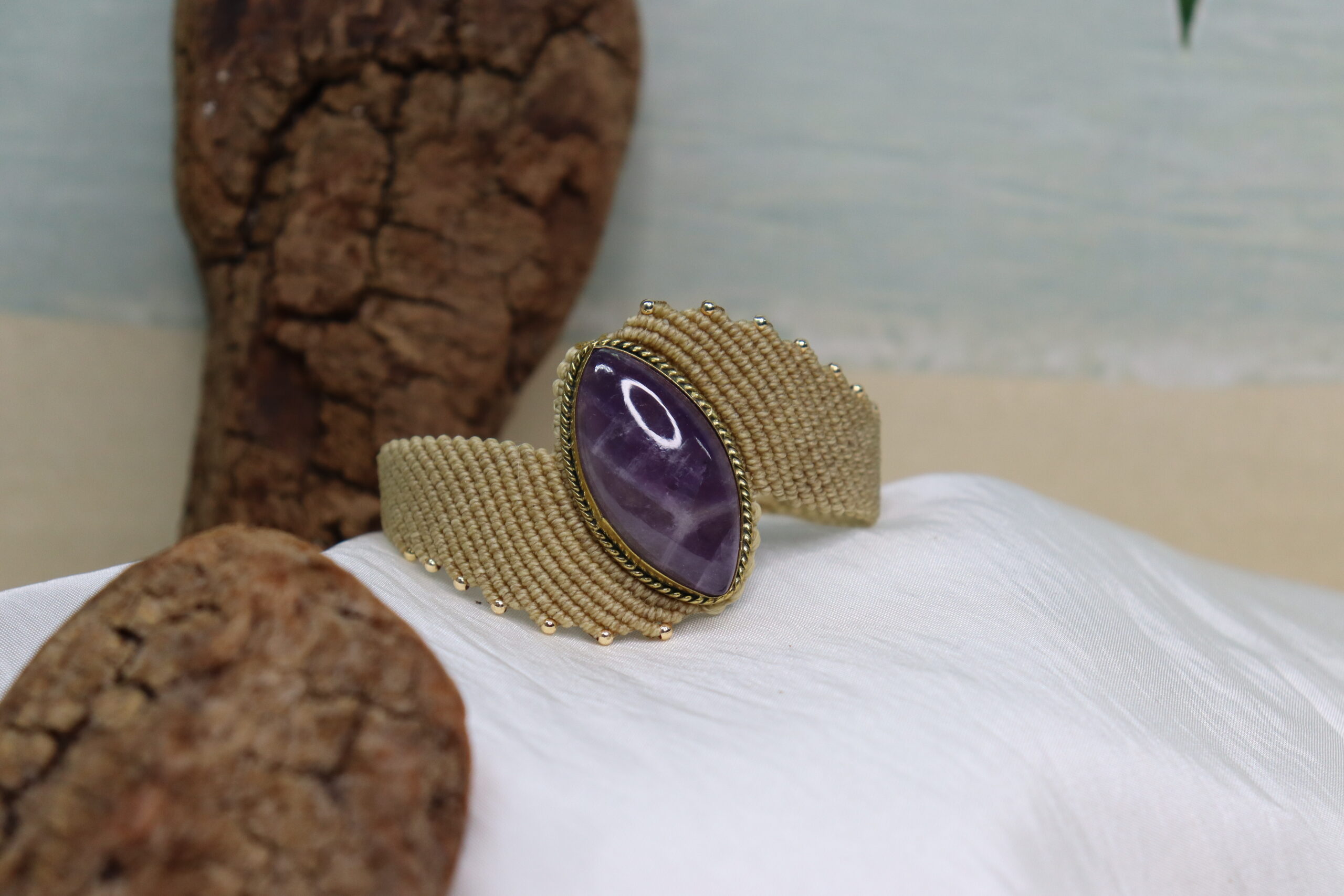 Bracelet micro-macramé et pierre naturelle - améthyste -bijoux unique - création artisanale